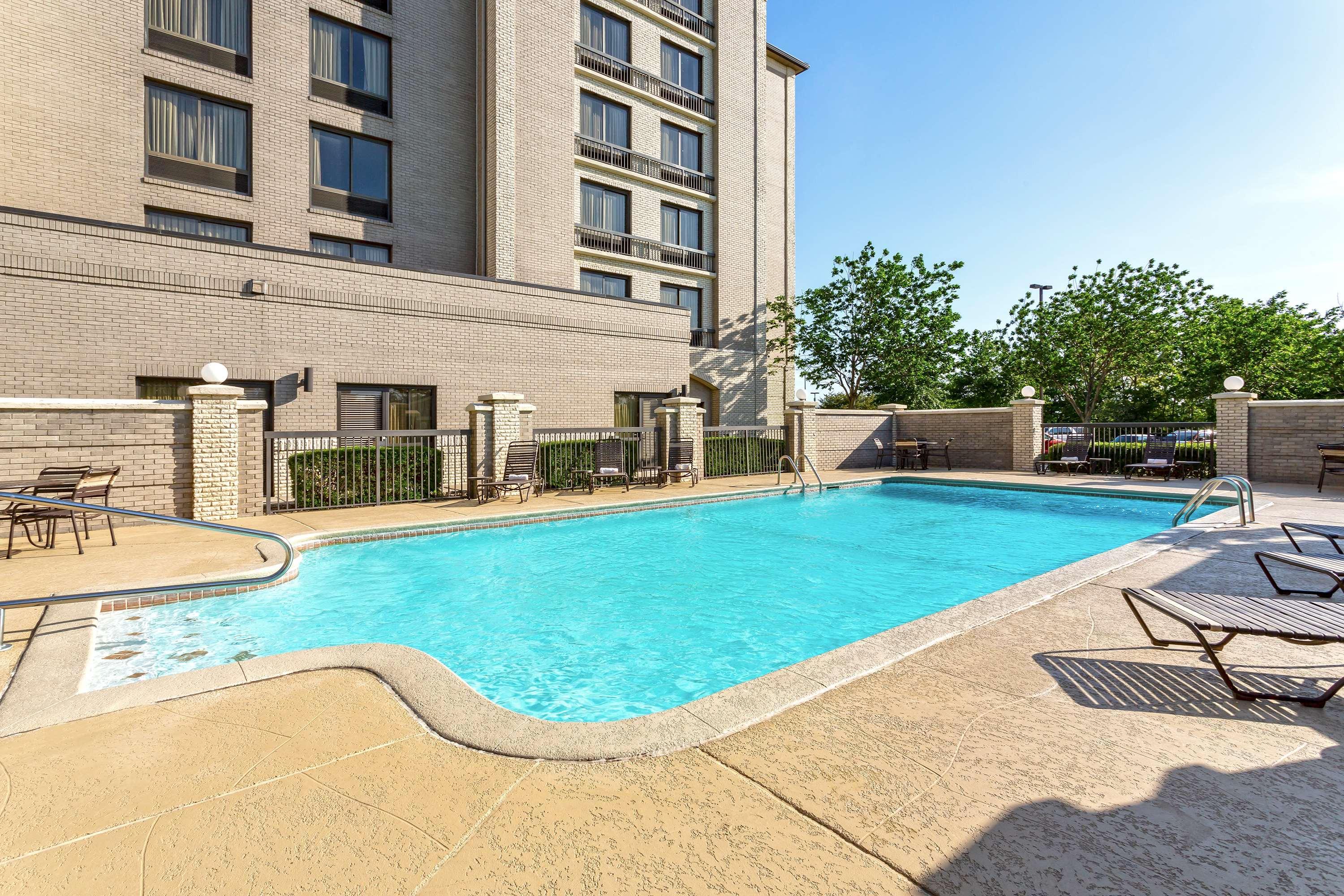 Wyndham Garden Kansas City Airport Exterior foto